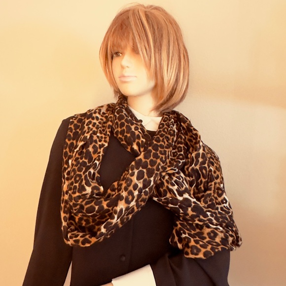 Express Leopard Patterned infinity Scarf - Picture 3 of 5